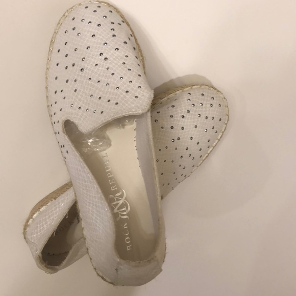 Rock & Republic Shoes - ♥️Rock and Republic• White Espadrilles